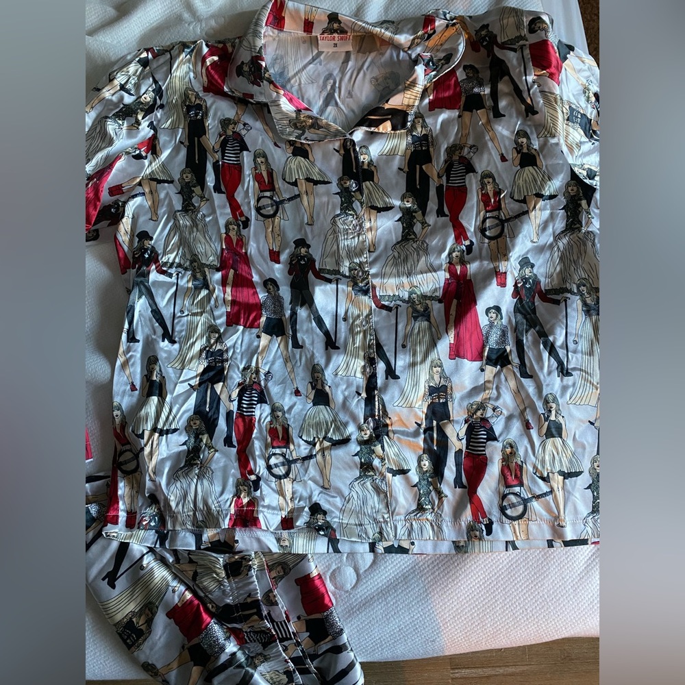 Taylor Swift Eras Silky Pajamas - like new!